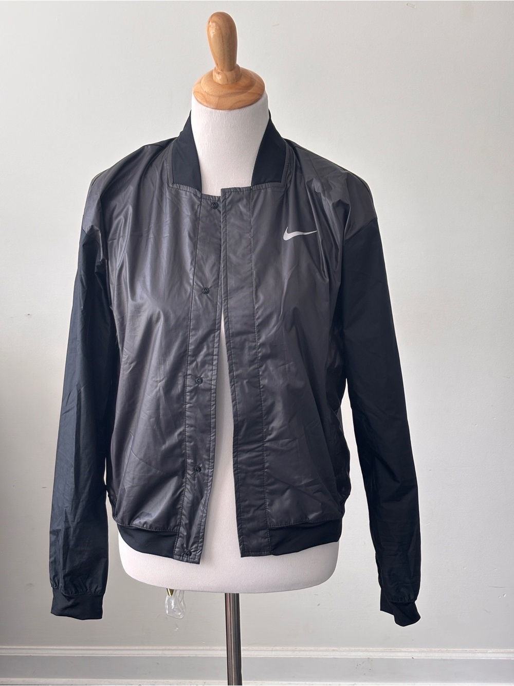Nike Women’s Run Black Lightweight Jacket